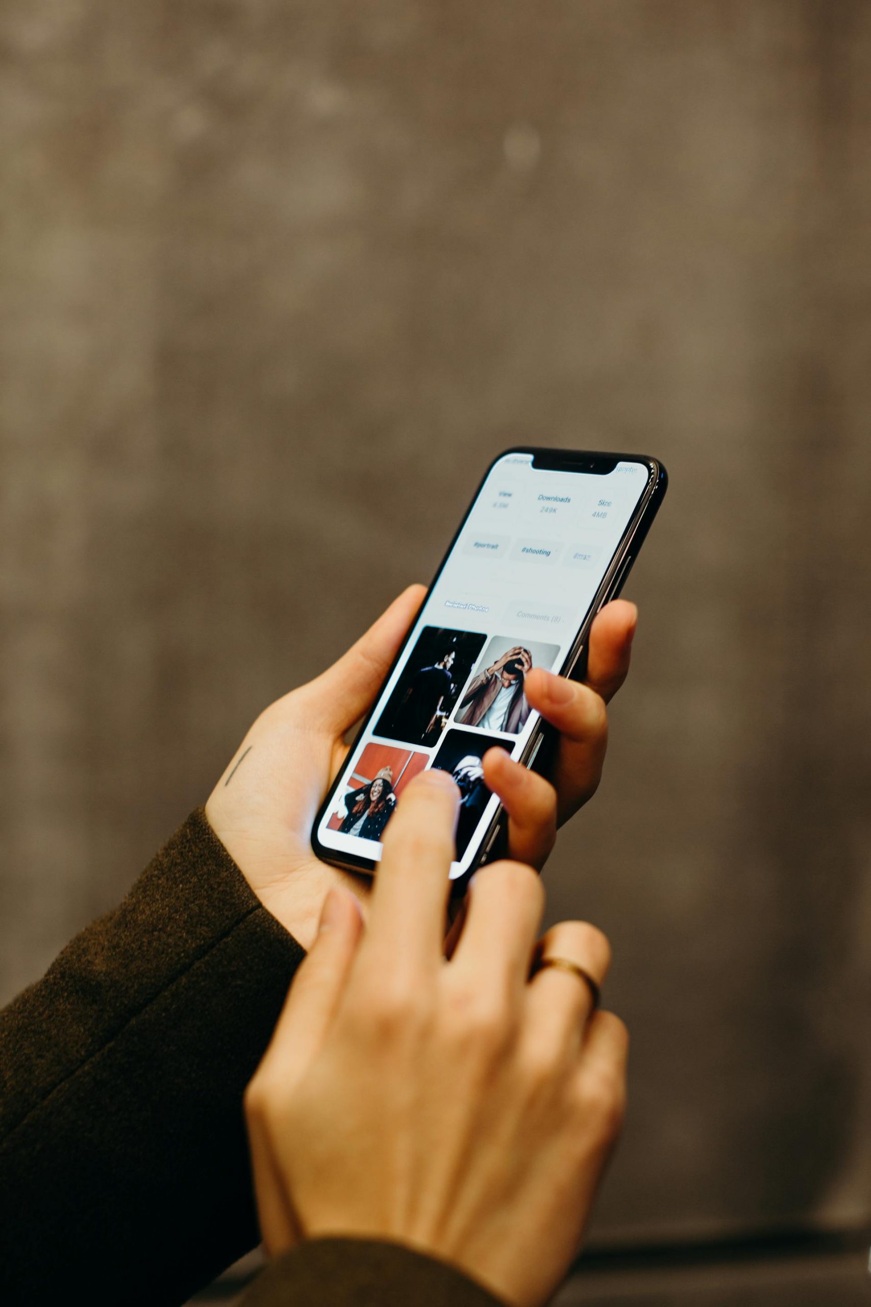 A woman using her phone | Source: Pexels
