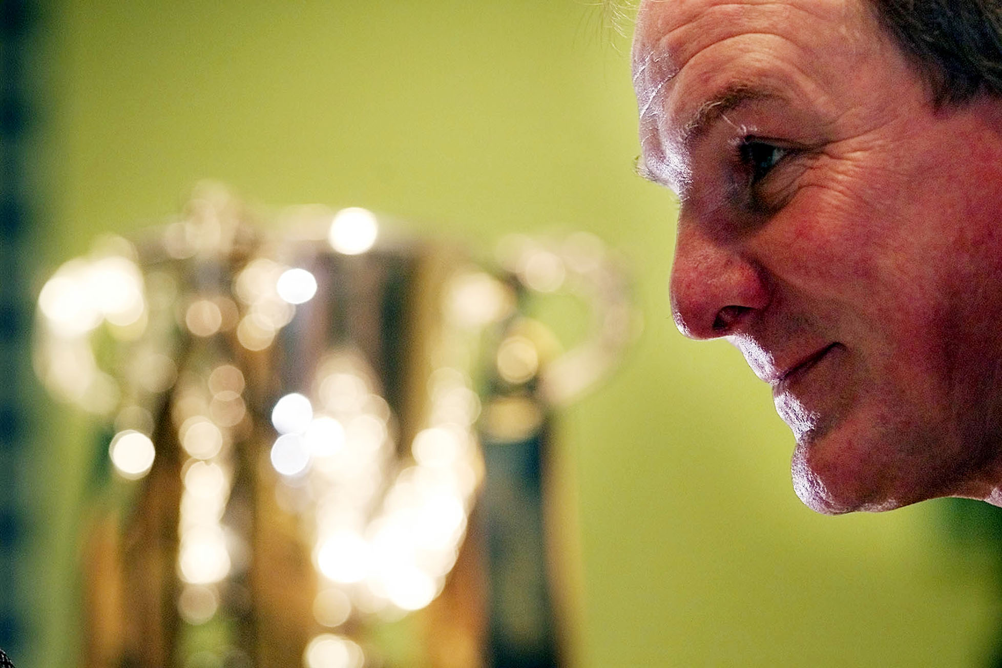 Terry Yorath with the Worthington Cup during a press conference in Sheffield, England, 2002. | Source: Getty Images