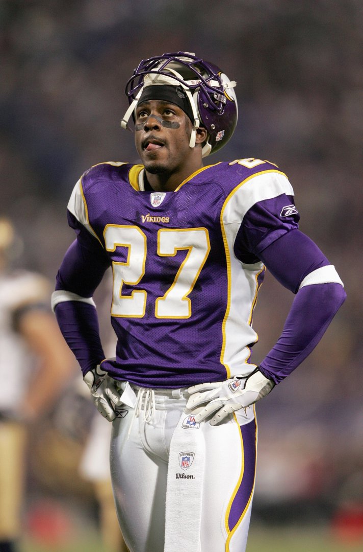 Ronyell Whitaker #27 of the Minnesota Vikings stands on the field during the game against the St. Louis Rams on December 31, 2006 | Source: Getty Images