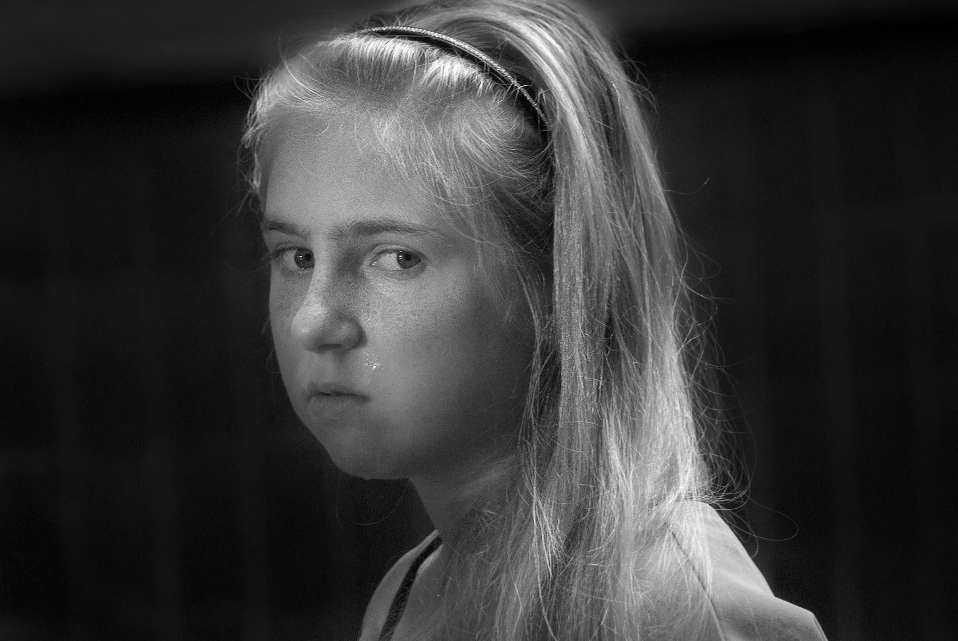 Grayscale photo of a crying young girl | Source: Pexels
