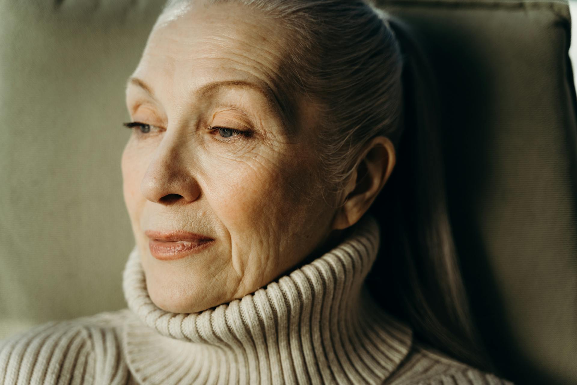 A senior woman looking sad and thoughtful | Source: Pexels