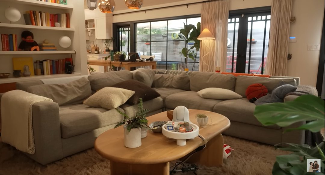 The set of Benny Blanco, Lil Dicky and Kristin Batalucco's podcast. | Source: YouTube/FriendsKeepSecrets