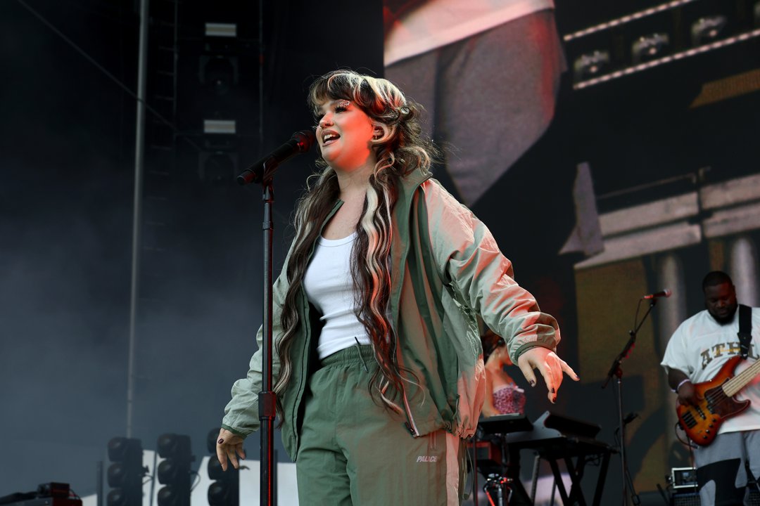 Lola Young performs at the 2025 All Things Go NYC at Forest Hills Stadium on 27 September 2025 in New York City. | Source: Getty Images
