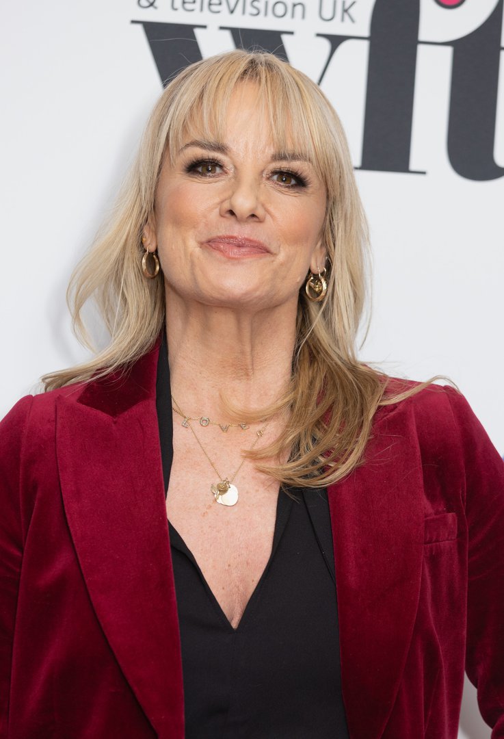 Tamzin Outhwaite arrived at the Sky Women in Film and TV Awards in London on December 2, 2022, wearing a deep red velvet blazer over a black dress, her look polished yet understated. The actress appeared confident and composed on the red carpet, with the close-up highlighting smoother skin and a more defined jawline.