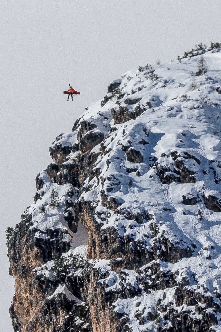 Lindsay Vonn is airlifted off the mountain after crashing during the Women's downhill Alpine skiing event at the Milano Cortina Winter Olympic Games. | Source: Getty Images