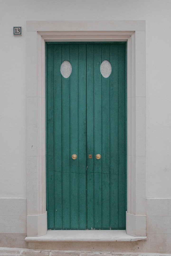 A closed door | Source: Unsplash