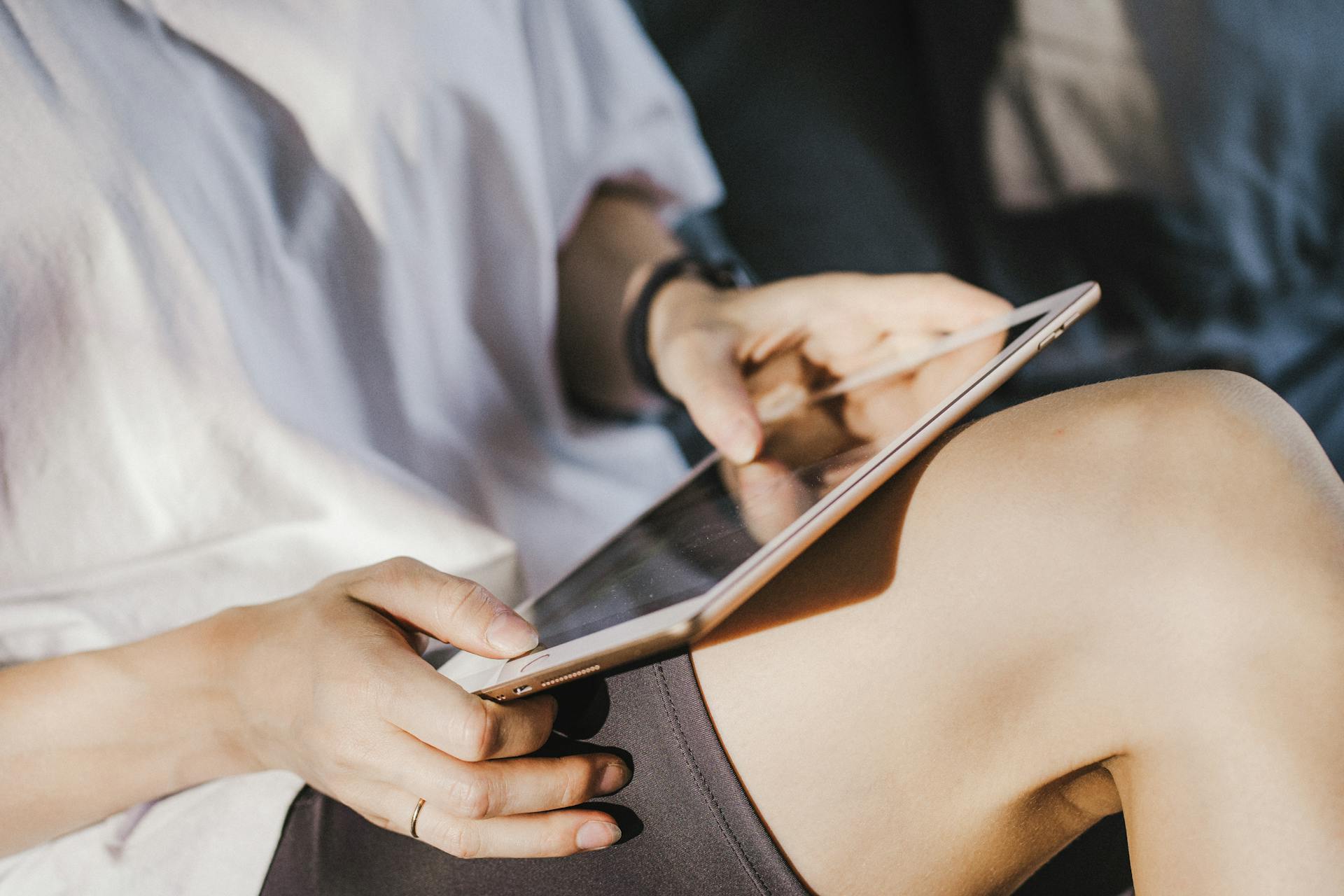 A woman holding a digital tablet | Source: Pexels
