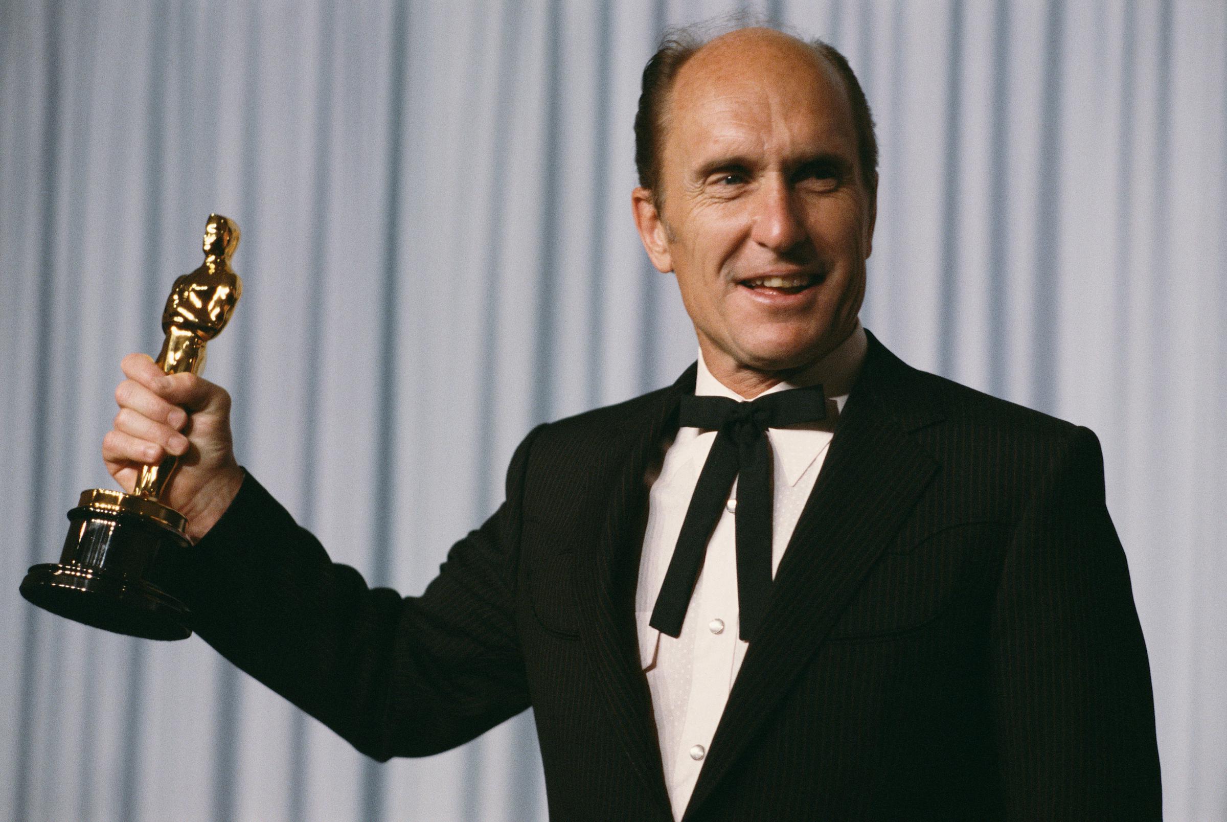 Robert Duvall poses with his Best Actor Oscar for 