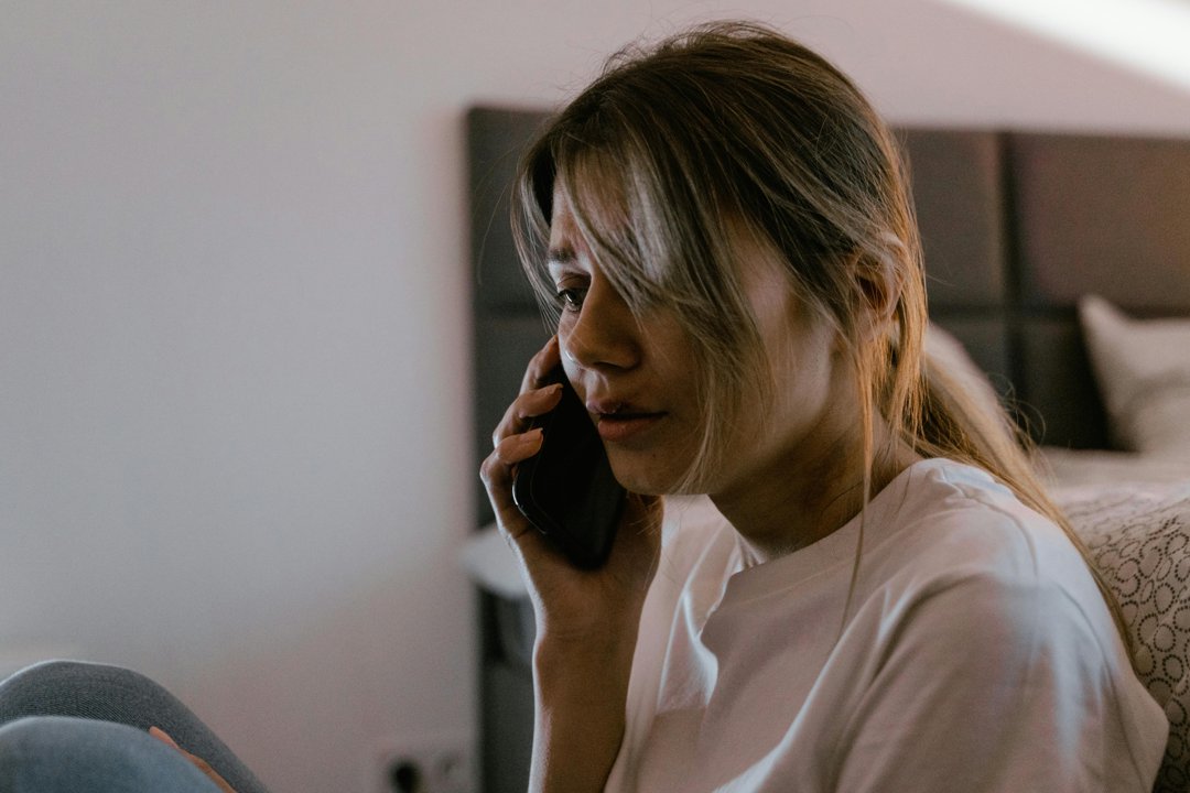 A sad woman on a call | Source: Pexels