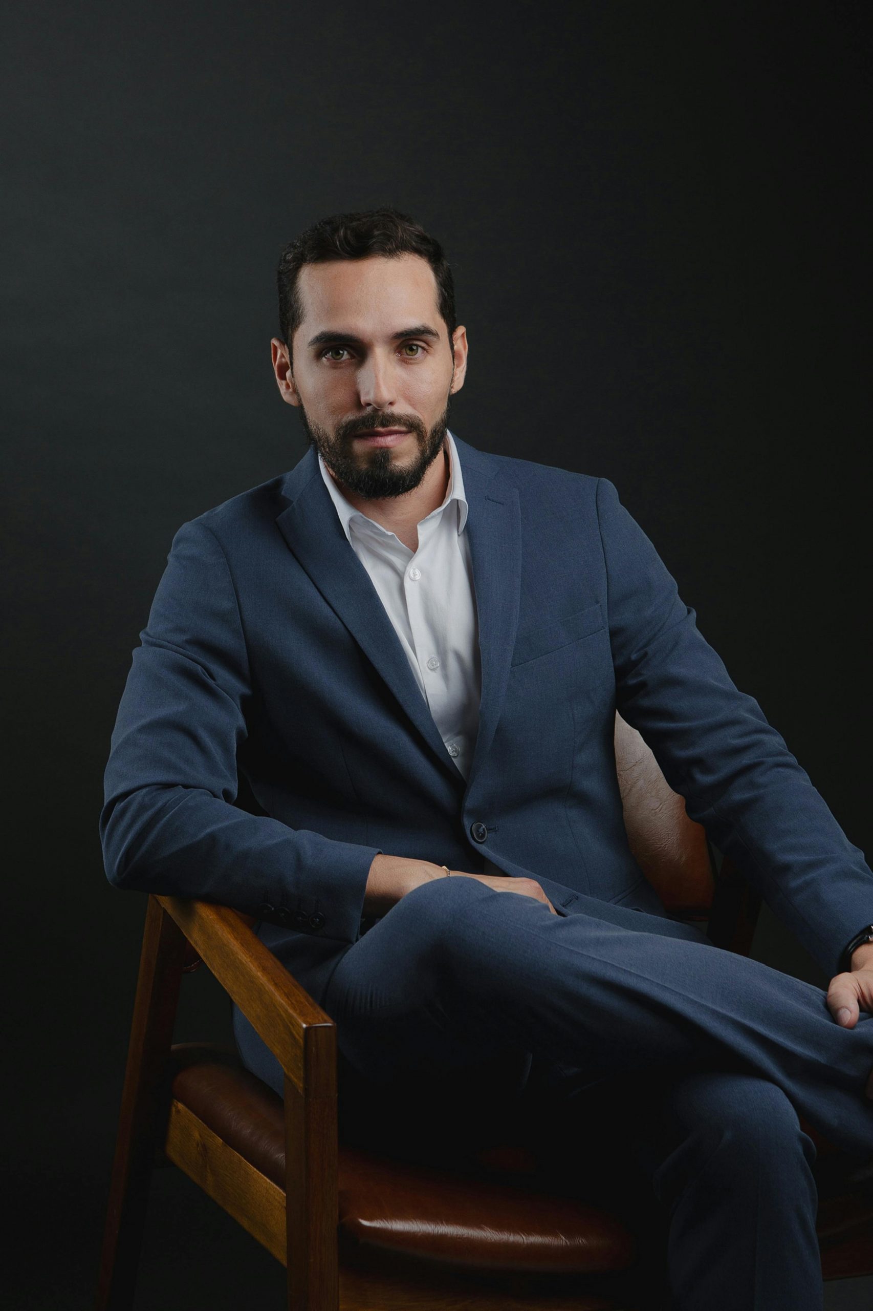 A man in a suit | Source: Pexels