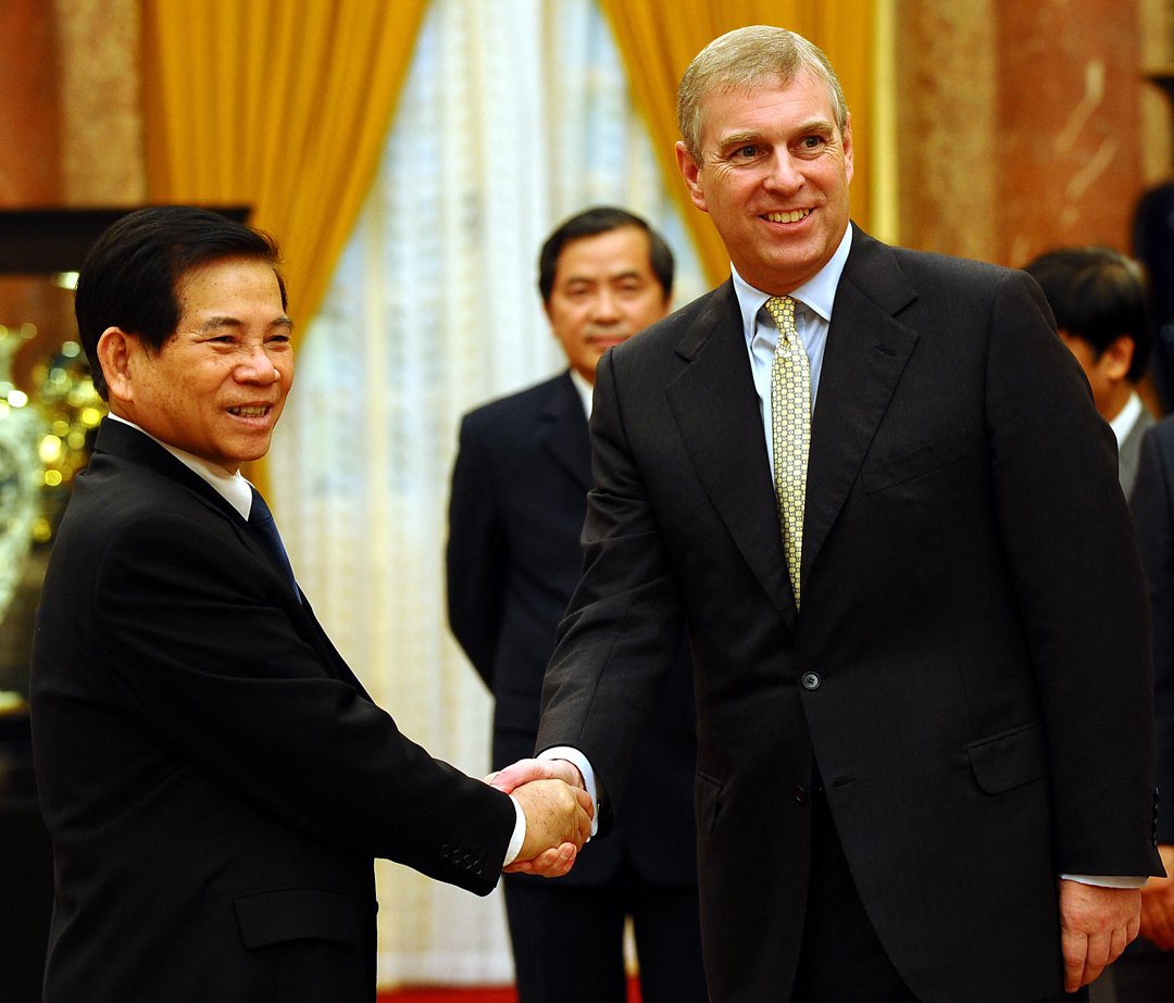 Andrew Mountbatten-Windsor shakes hands with Vietnamese President Nguyen Minh Triet at the presidential palace in Hanoi on 11 October 2010. | Source: Getty Images