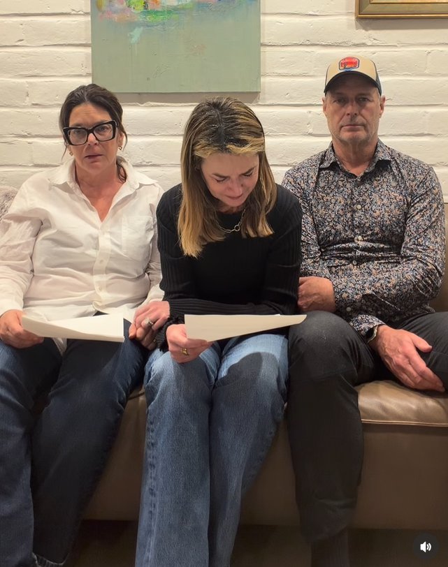 Savannah Guthrie looks down at prepared remarks as she becomes emotional while seated between her siblings | Source: Instagram/savannahguthrie