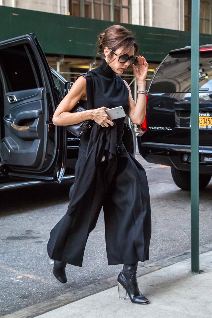 Beckham steps out in New York City on 8 December 2015, arriving at her showroom with modern composure. Dressed in a tailored black ensemble, her quiet confidence and streamlined silhouette reflect the architectural simplicity of her fashion house.