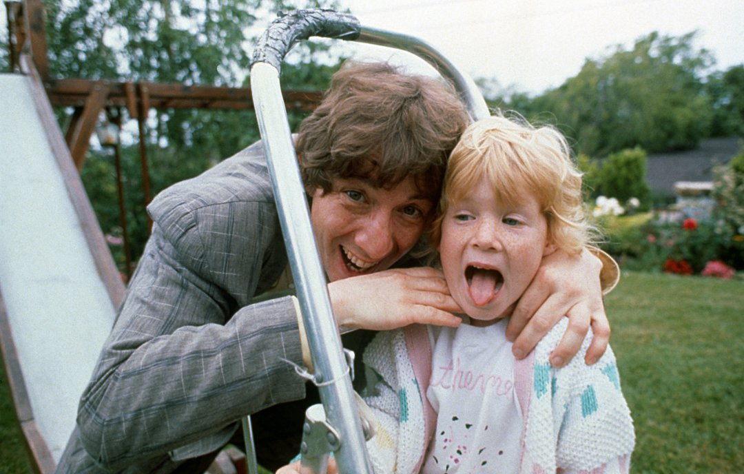 Martin Short poses with his daughter, Katherine Short, in Los Angeles, California in 1989. | Source: Getty Images