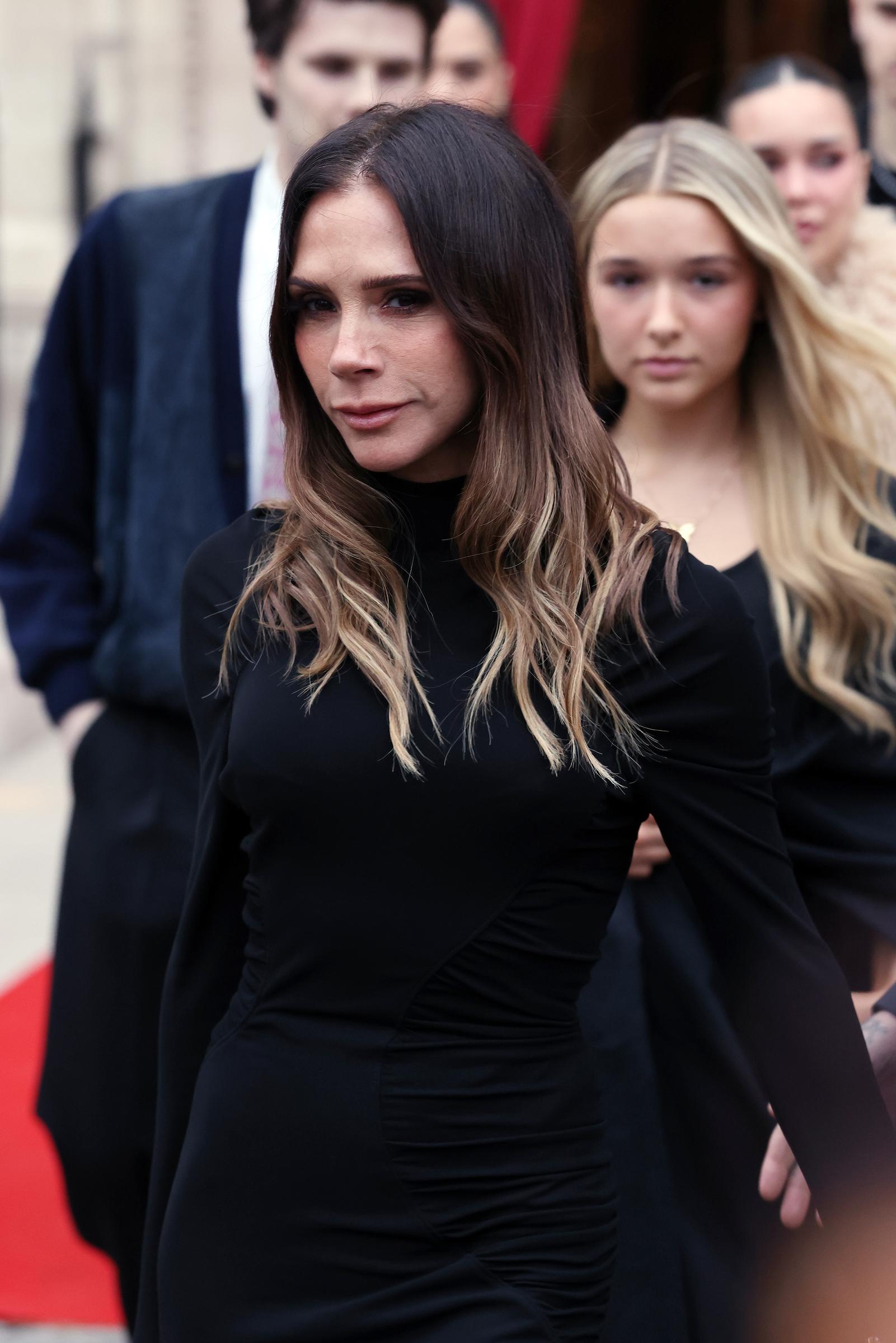 Beckham is spotted in Paris during Haute Couture Spring/Summer 2026 on 26 January. Leaving her hotel with assured calm, she dons a sleek black look that reinforces her minimalist vision — a quiet force among the couture elite.