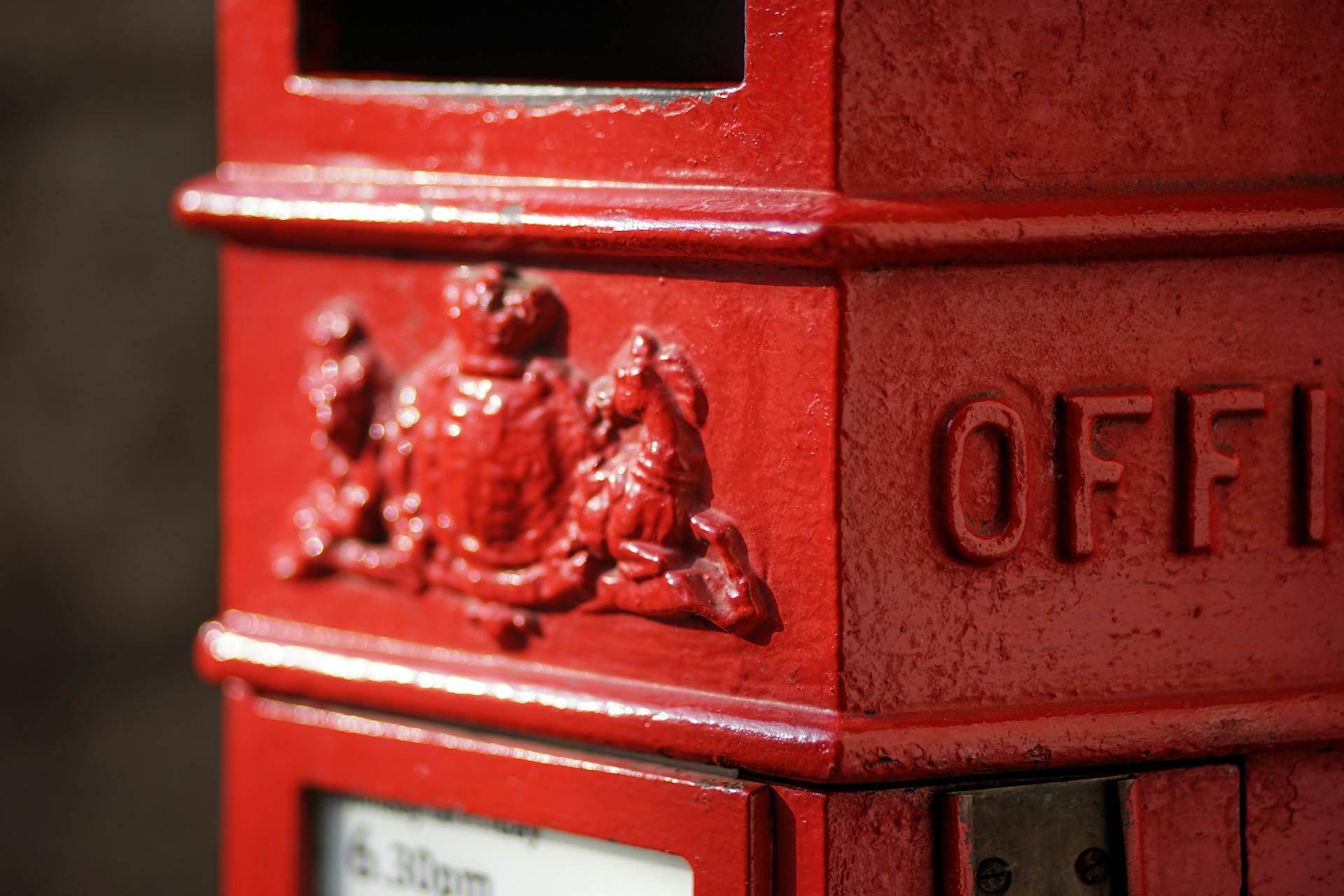 A red and white metal mail box | Source: Pexels