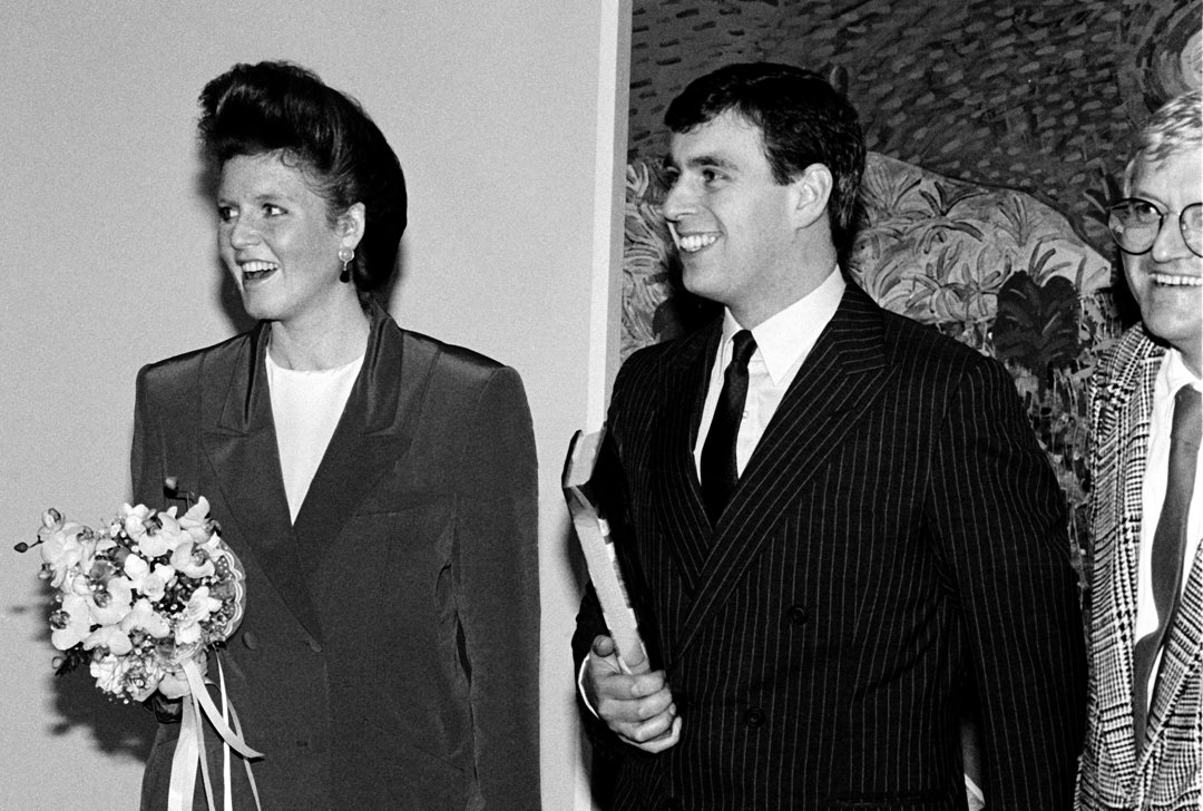 Sarah Ferguson, Andrew Mountbatten-Windsor and English artist David Hockney at the Los Angeles County Museum of Art 2 March 1988 in Los Angeles, California. | Source: Getty Images