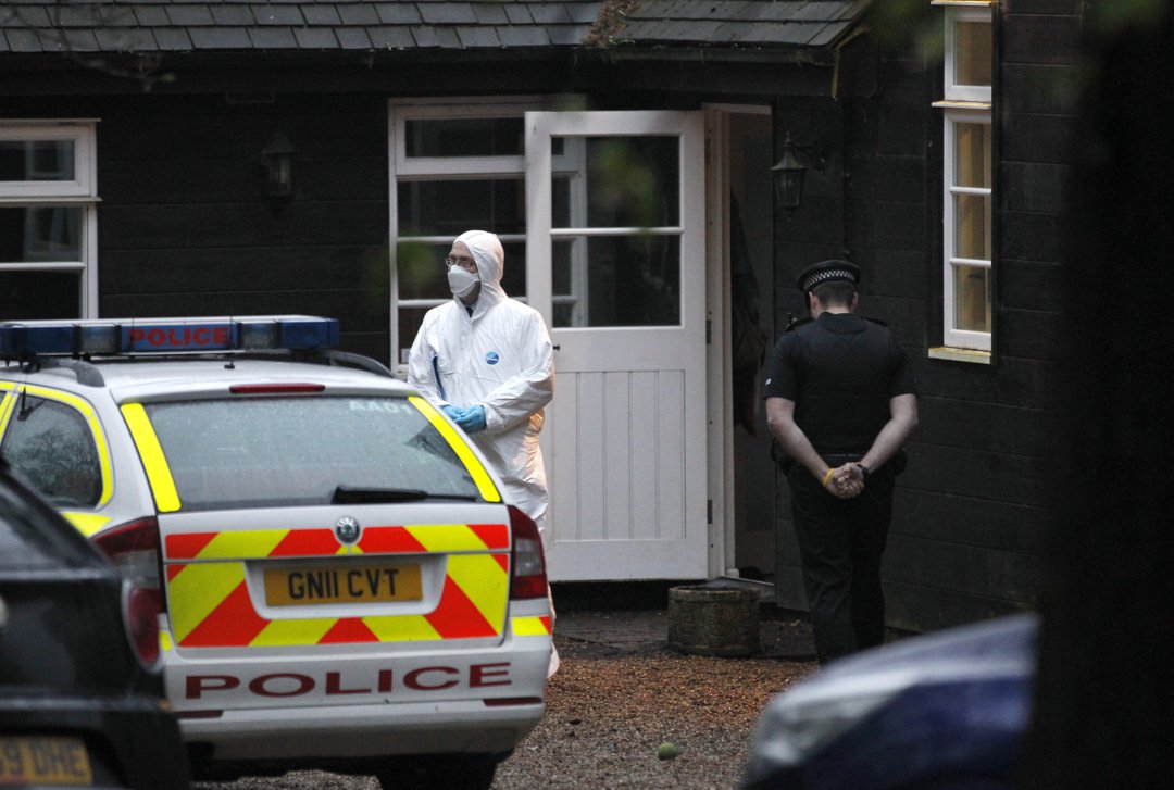 A police forensics officer outside the house of Peaches Geldof near the village of Wrotham in Kent, southern England, on 7 April 2014 where the 25-year-old had passed away earlier in the day. | Source: Getty Images
