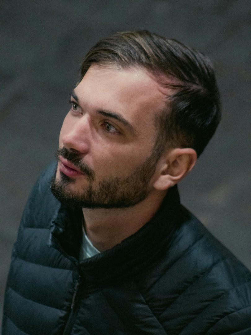 A man anticipating something | Source: Pexels