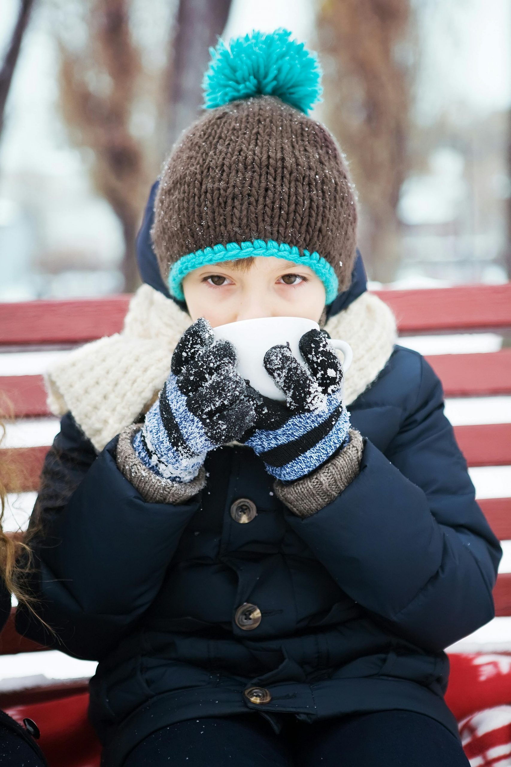 A child drinking something in snowy weather | Source: Pexels