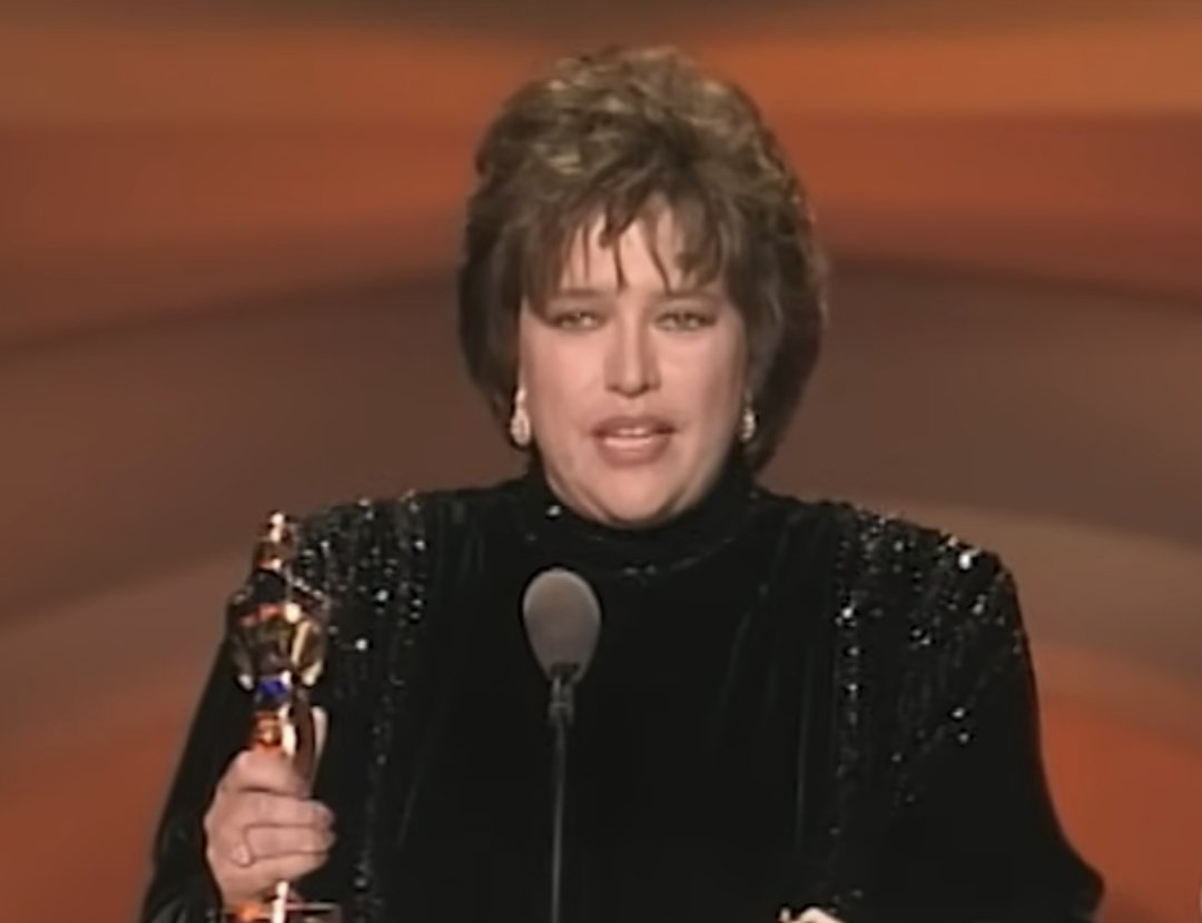 Kathy Bates receiving her Oscar Award in 1991 | Source: YouTube/@Oscars