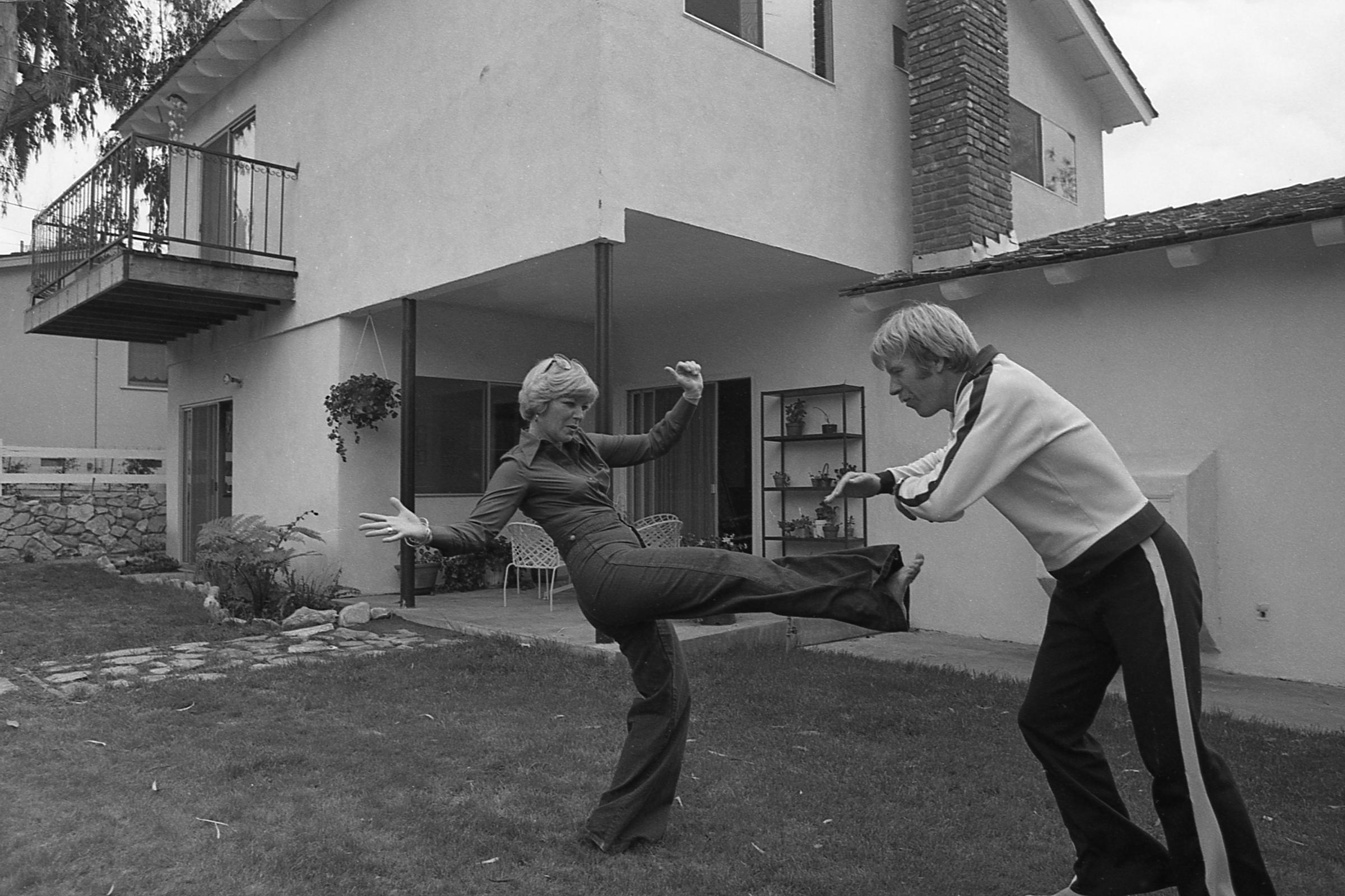 Chuck Norris practices some of his Chun Kuk Do moves with his then-wife Dianne Holechek on the lawn of their home in Palos Verdes Southern California, circa 1978. | Source: Getty Images