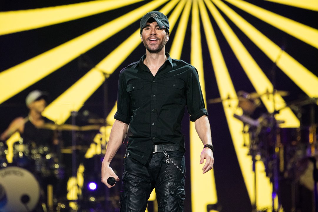 Enrique Iglesias performs onstage at Staples Center on November 19, 2021, in Los Angeles, California | Source: Getty Images