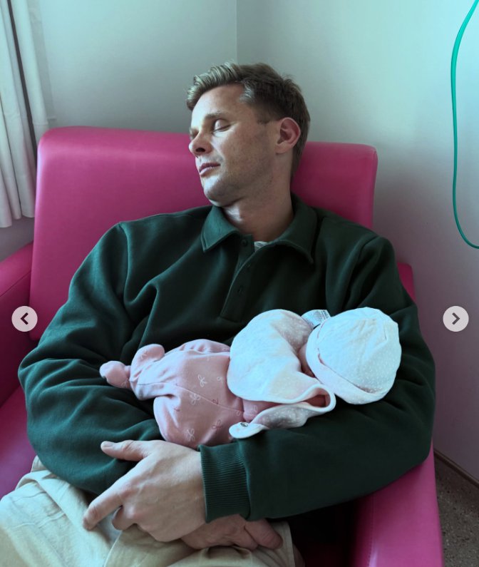 Jeff Brazier holding his granddaughter | Source: Instagram/jeffbrazier