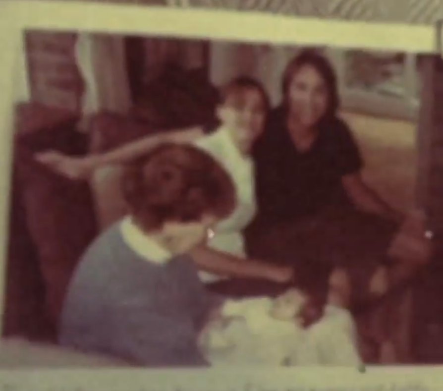 Ella-Jane, with her family | Source: Instagram/sarahparish23