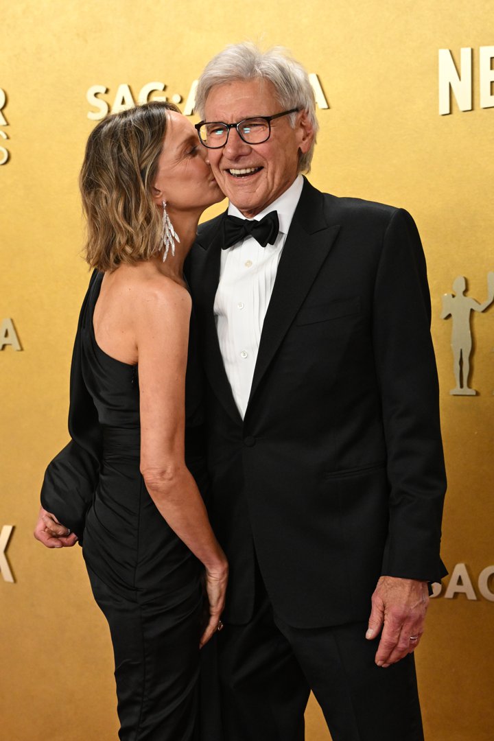 Calista Flockhart and Harrison Ford share a kiss at The 32nd Annual Actor Awards Presented by SAG-AFTRA held at the Shrine Auditorium and Expo Hall in Los Angeles, California on March 1, 2026. | Source: Getty Images