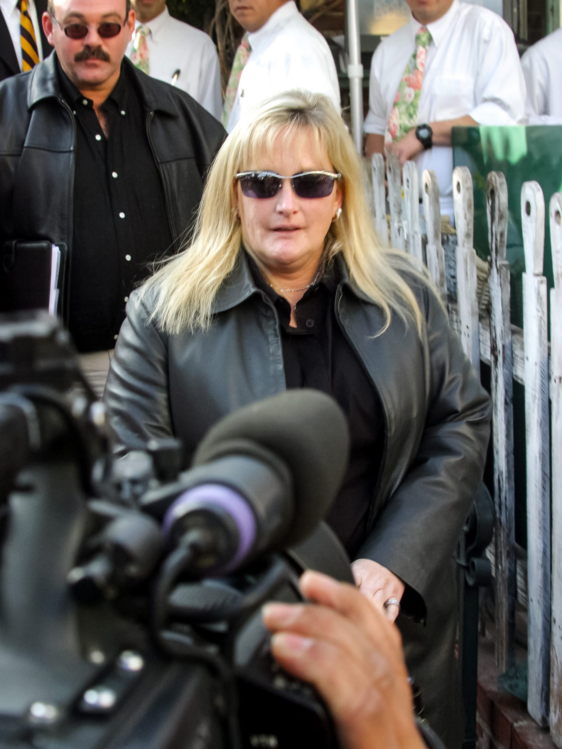 Debbie Rowe spotted out in Los Angeles, California on January 12, 2004. | Source: Getty Images