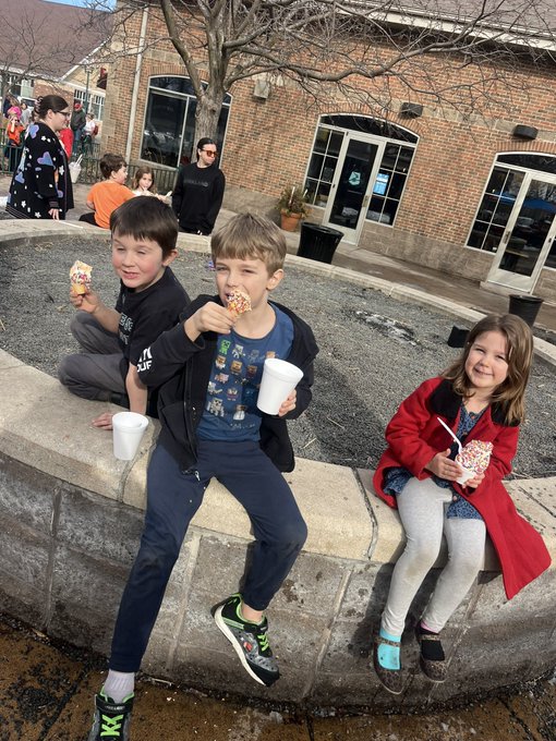 Cayden, Hudson, and Avery enjoy their dessert, dated March 20, 2026 | Source: X/jessi_pierce