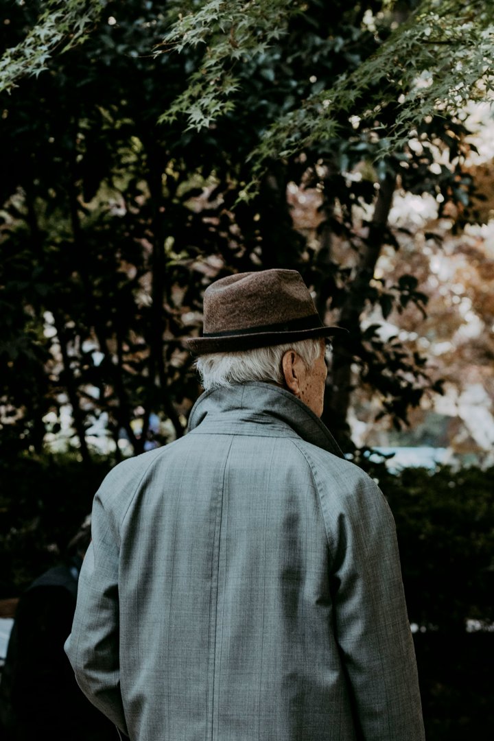 Old man outdoors | Source: Unsplash