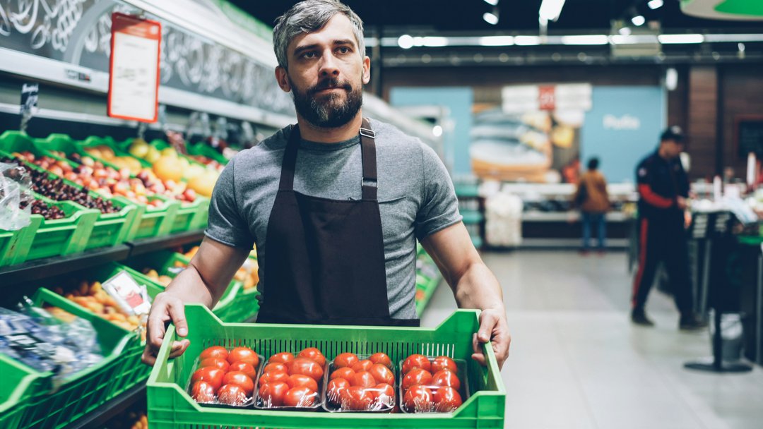Man working at a grocery store | Source: Unsplash