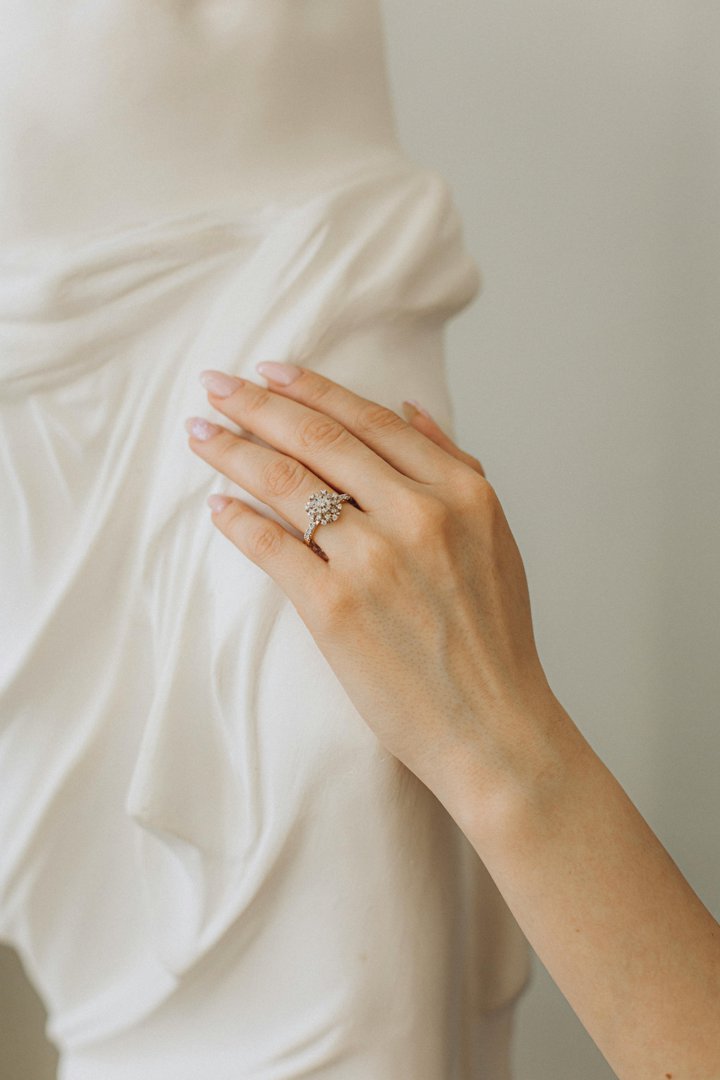 A close-up of a woman's ring | Source: Pexels