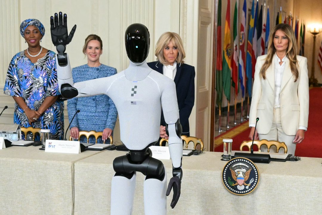 Fatima Jabbe-Bio, Marta Nawrocka, Brigitte Macron, and Melania Trump watch the humanoid robot during the Global Coalition Summit at the White House on March 25, 2026. | Source: Getty Images