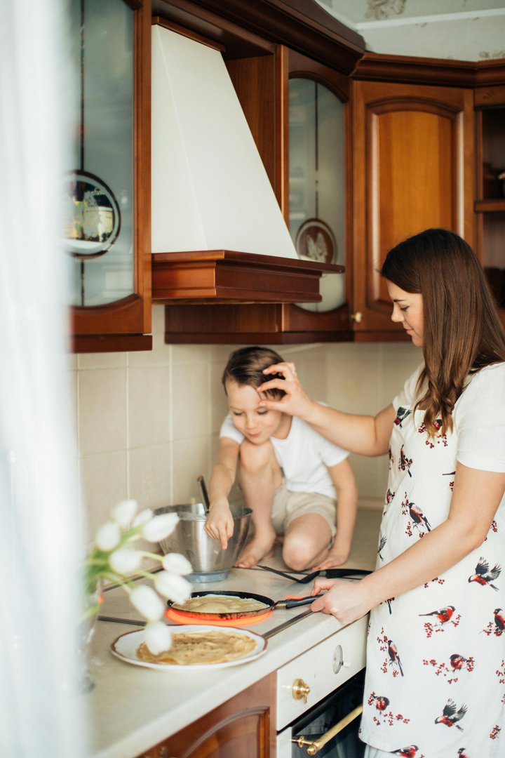 A happy mother with her son | Source: Pexels