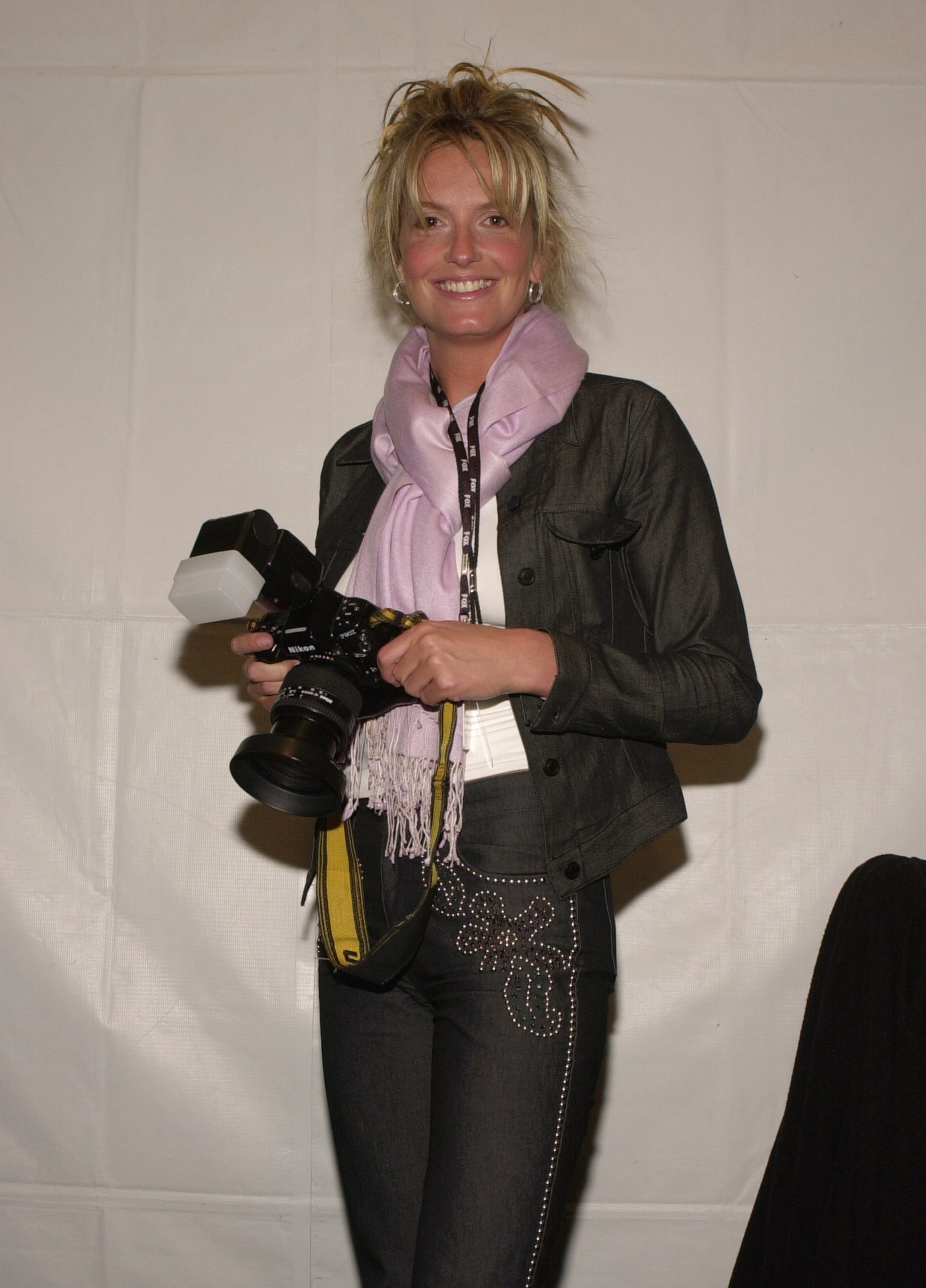 Penny Lancaster poses as a member of the press and photographs Rod Stewart in the press room at the 3rd Annual TV Guide Awards at the Shrine Auditorium on 24 February 2001 in Los Angeles, California. | Source: Getty Images