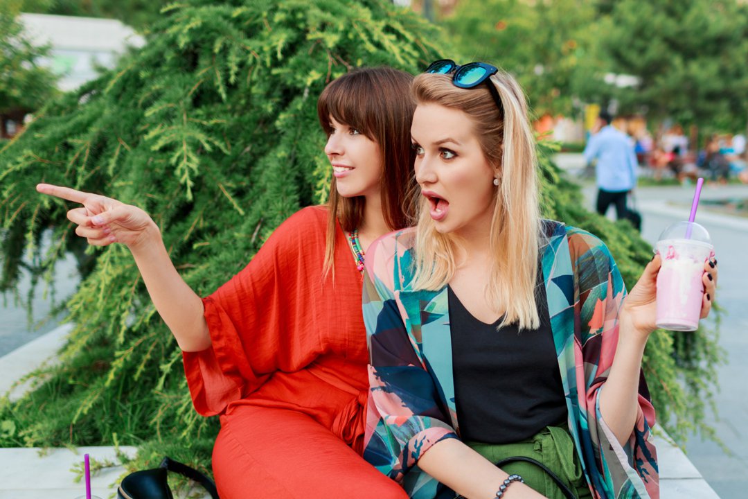 Two stunned women | Source: Freepik