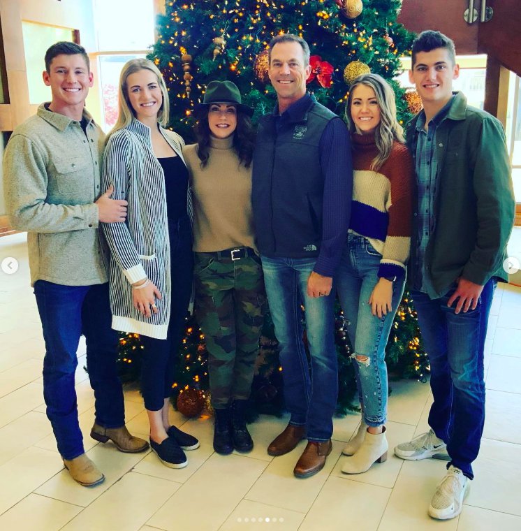 Bryon and Kristi Noem posing for a photo with their family and loved ones, posted on May 9, 2021. | Source: Instagram/sdbryonnoem