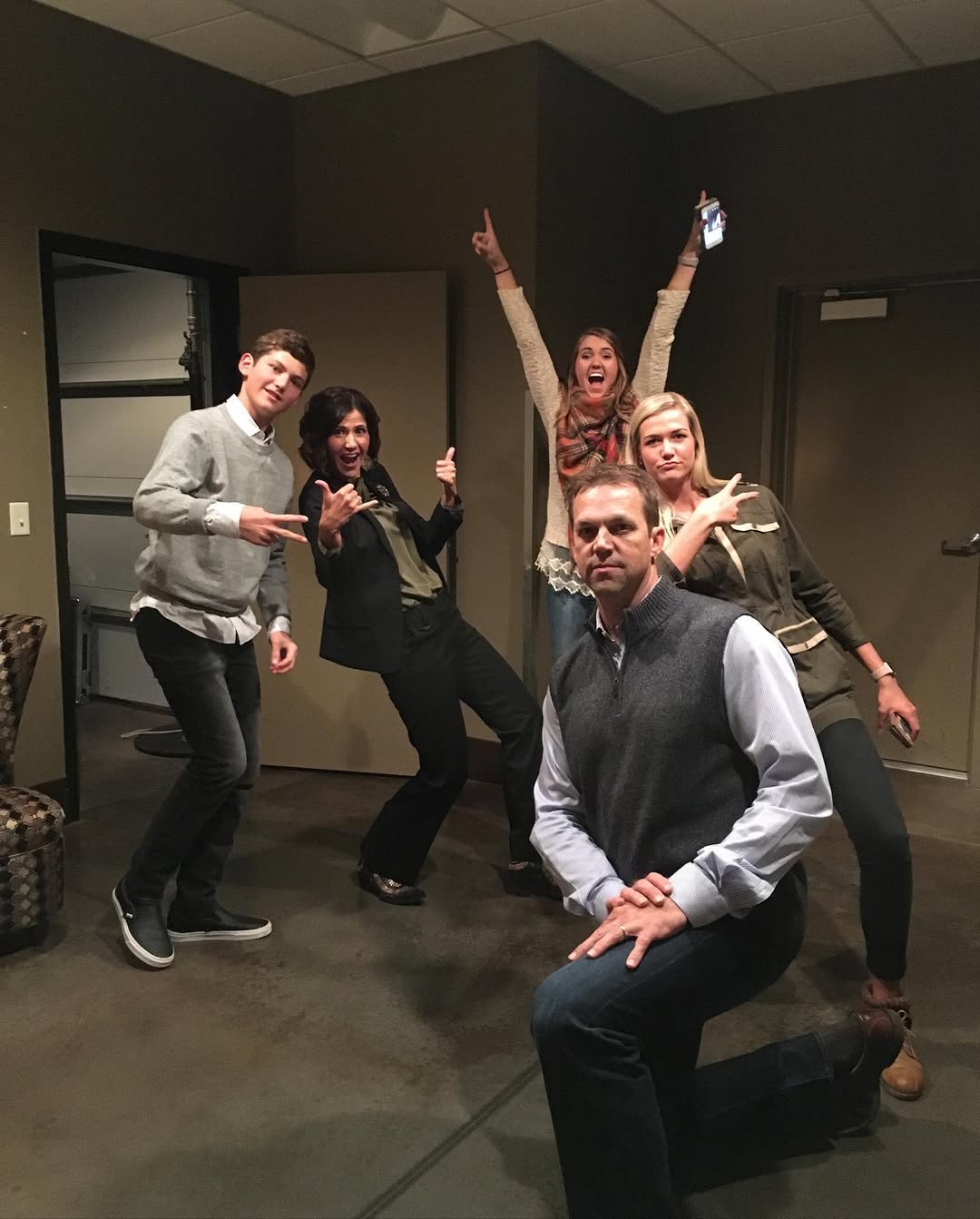 Kristi and Bryon Noem with their children | Source: Instagram/kristinoem