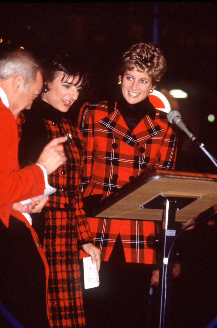 Princess Diana and Rosa Monckton are seen during the lighting of the Bond Street Christmas lights on 17 November 1993 in London, England. | Source: Getty Images