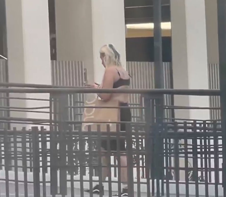 Amanda Bynes spotted walking to a venue in Los Angeles. | Source: X/@TMZ