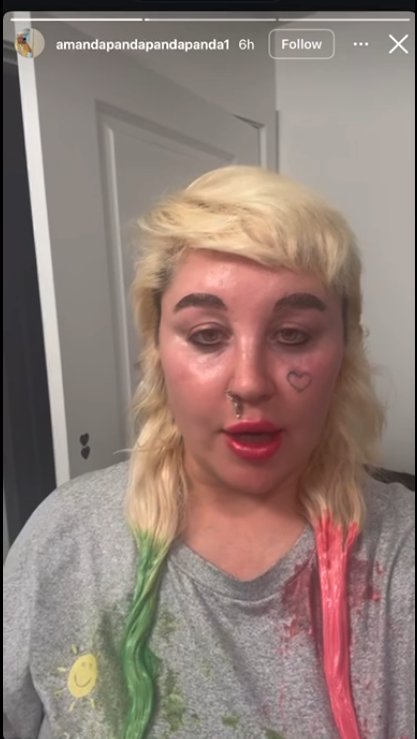 Amanda Bynes talking about dyeing her hair on Instagram Stories, posted in May 2025. | Source: Instagram/amandapandapandapanda1