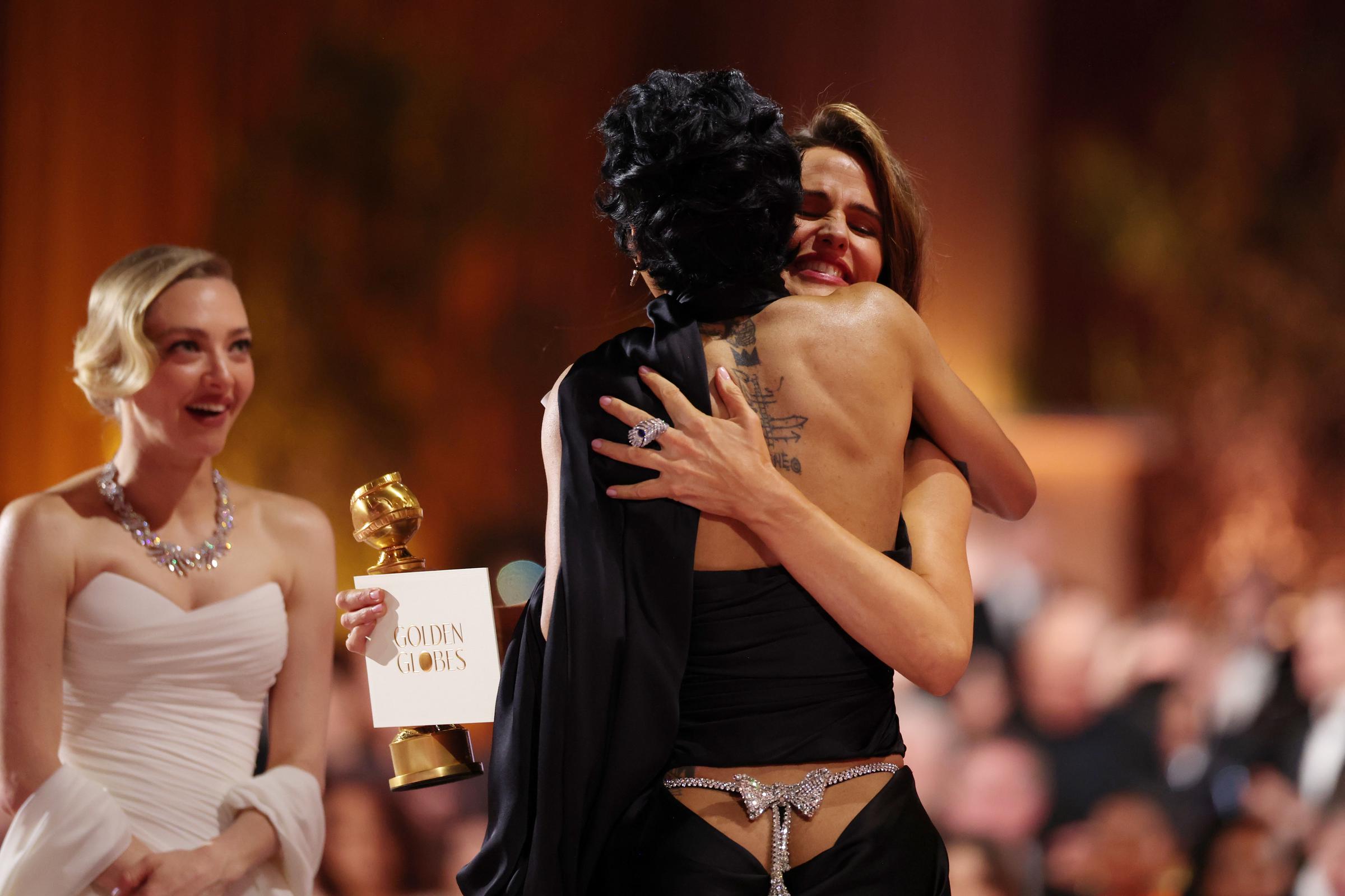 Teyana Taylor hugs Jennifer Garner as Amanda Seyfried watches, following her Golden Globe win on January 11, 2026 | Source: Getty Images