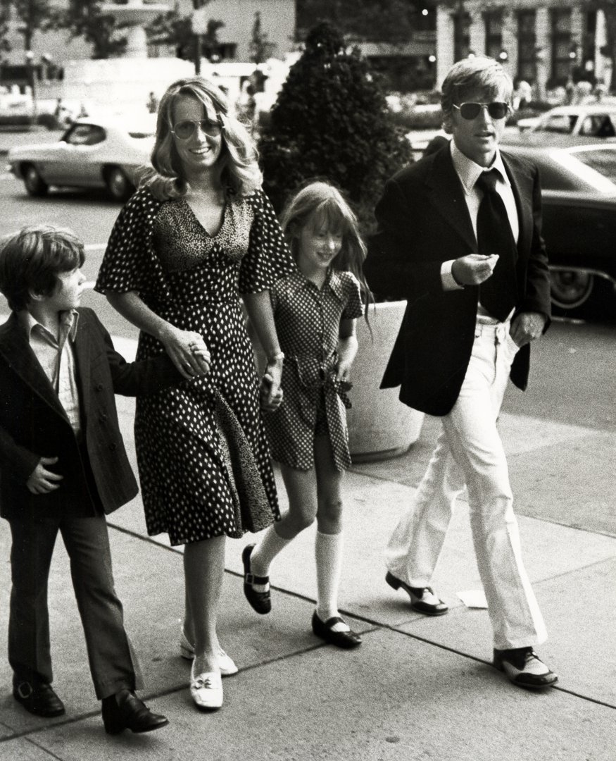 Robert Redford and Lola Van Wagenen seen out with two of their children on June 24, 1971. | Source: Getty Images
