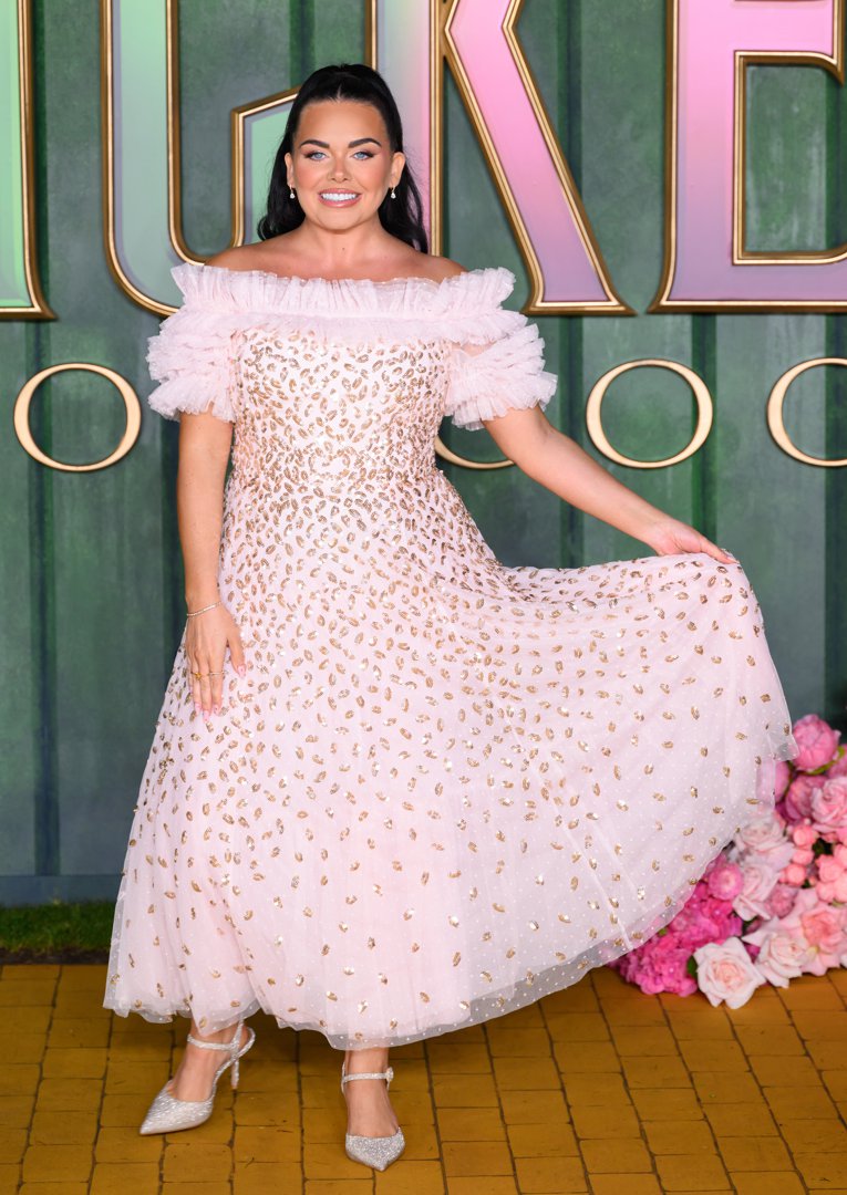 Moffatt swirled onto the yellow-brick-road-themed carpet at the European premiere of 